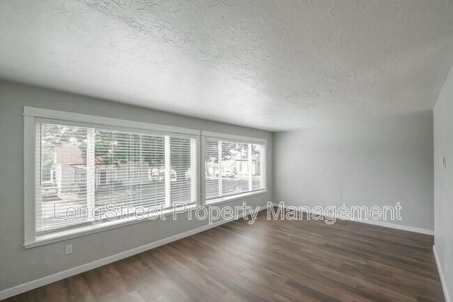 Building Photo - 205 6th Ave SW