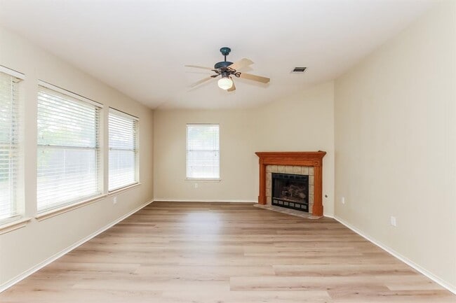 Building Photo - 1107 Rolling Ridge Dr