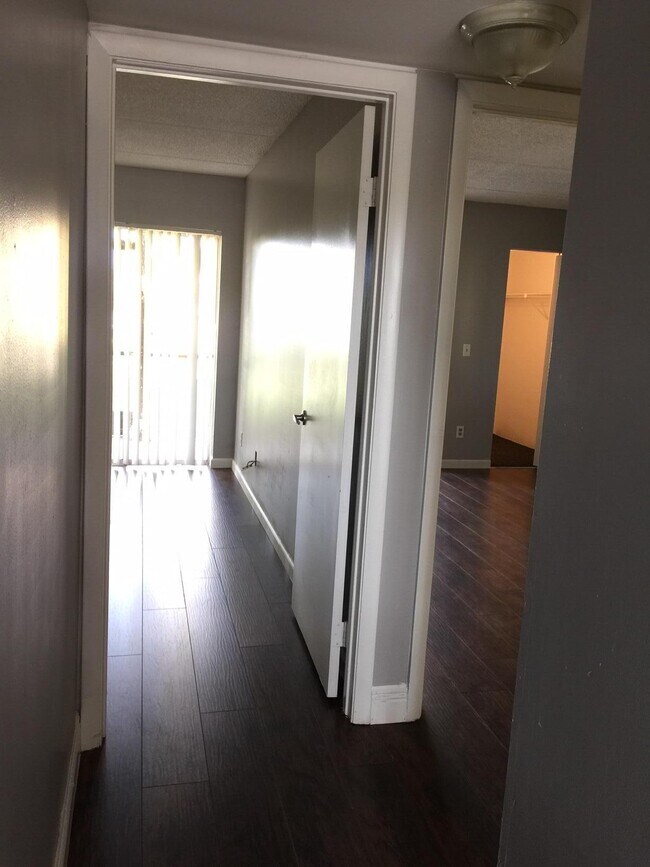 Building Photo - 101 Meadows Cir