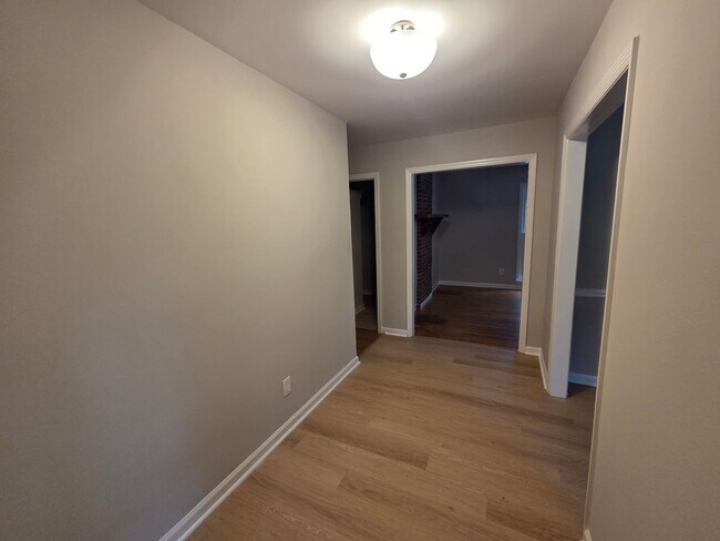 Building Photo - Charming 3BR/2BA Home in Woodbury!