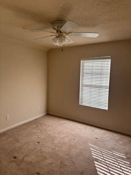 Building Photo - 2205 Lannigan Dr