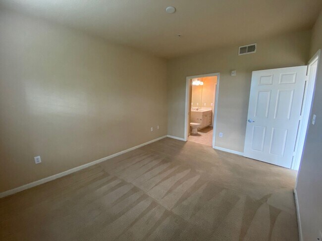 Building Photo - Experience luxury living at its finest in ...