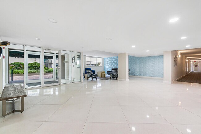 Lobby - 1236 Hillsboro Mile