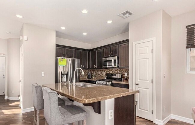 Building Photo - 7514 Dobroyd Dr