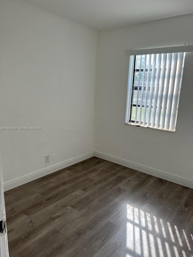 Building Photo - 1707 NW 14th Ct