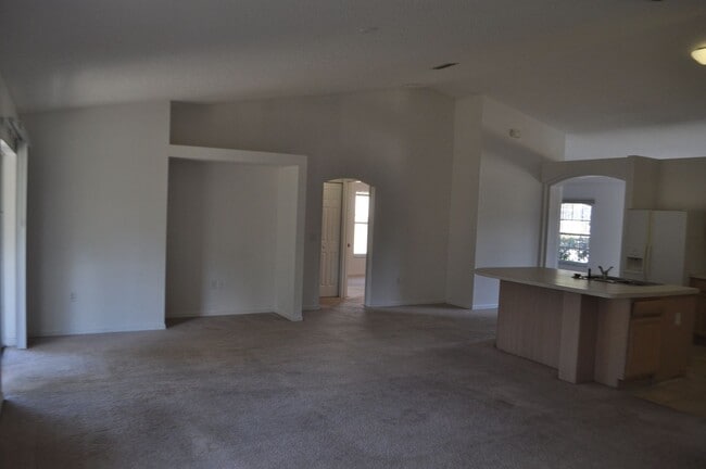 Building Photo - 3 Bedroom 2 Bath Home in Lehigh Woods