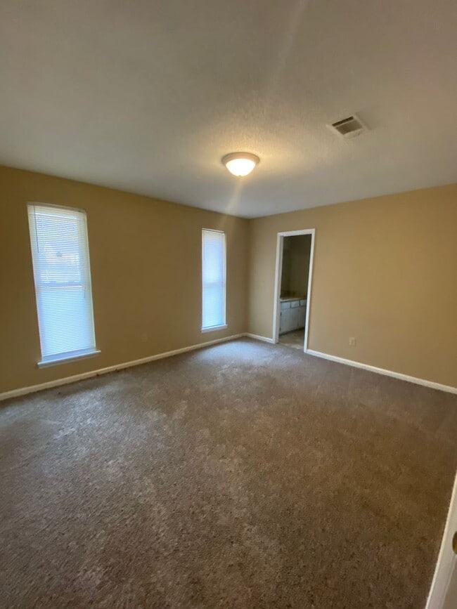 Building Photo - 3606 Quail Hollow Dr