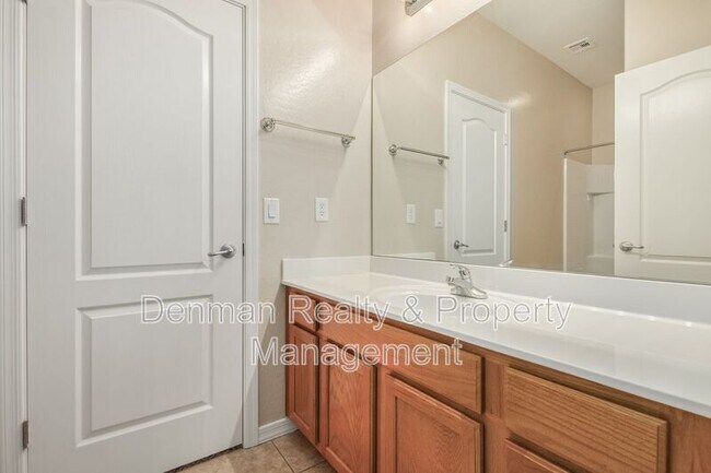 Building Photo - 1154 W Stephanie Ln