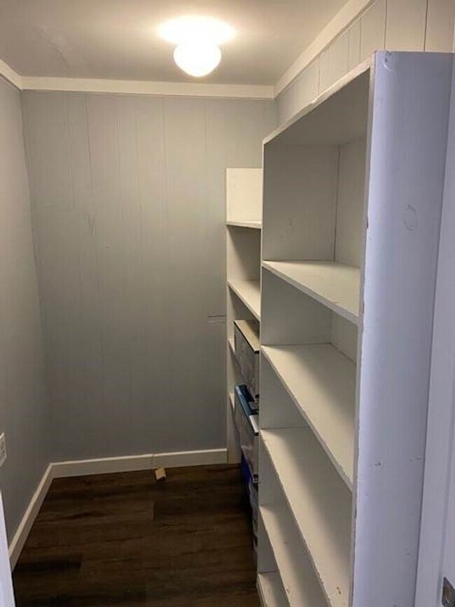 Building Photo - Single-Family Home in Hollister