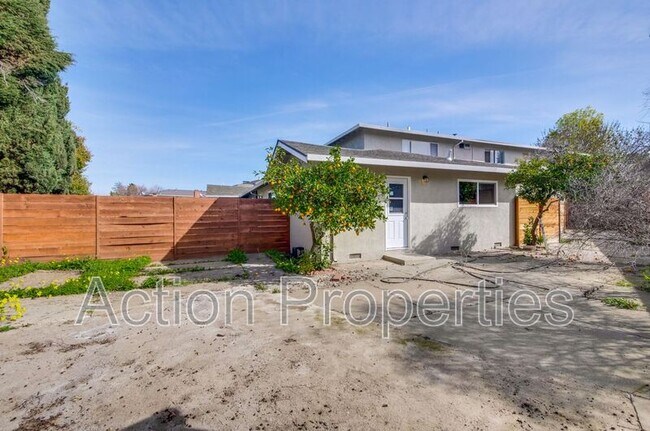Building Photo - 560 Firloch Ave