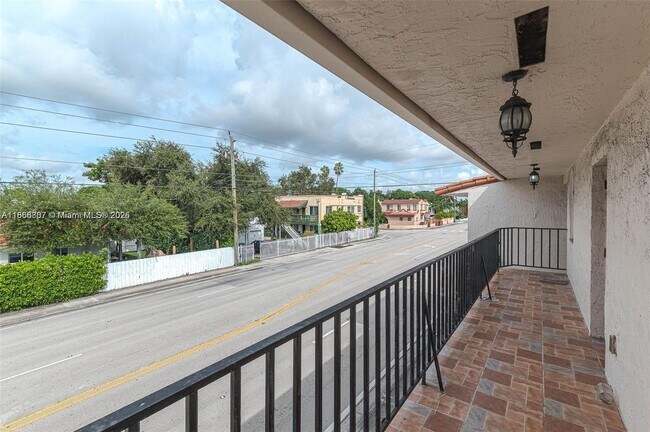Building Photo - 1695 SW 11th St