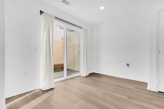 Building Photo - 19132 Ash Grv St