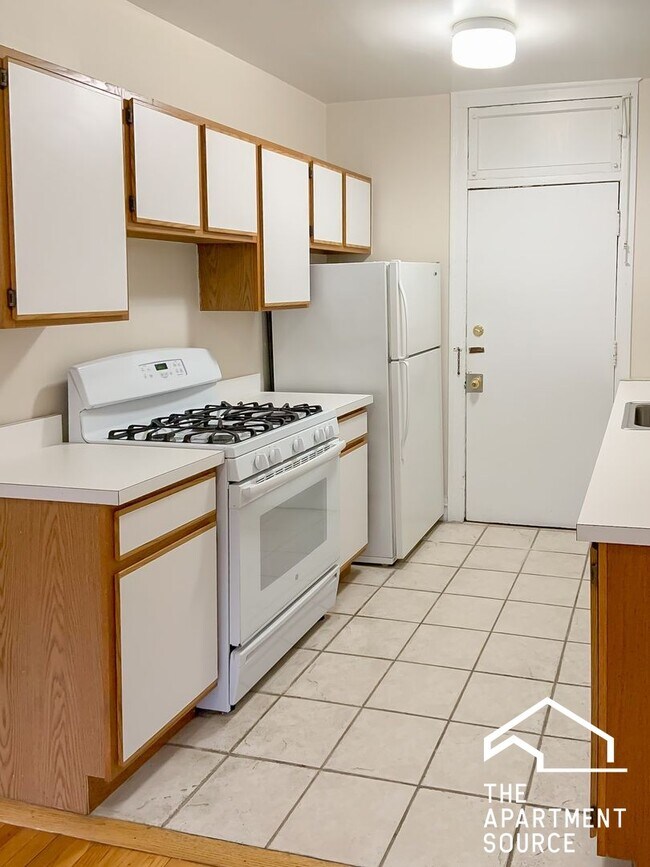 Building Photo - 1610 W Sunnyside Ave