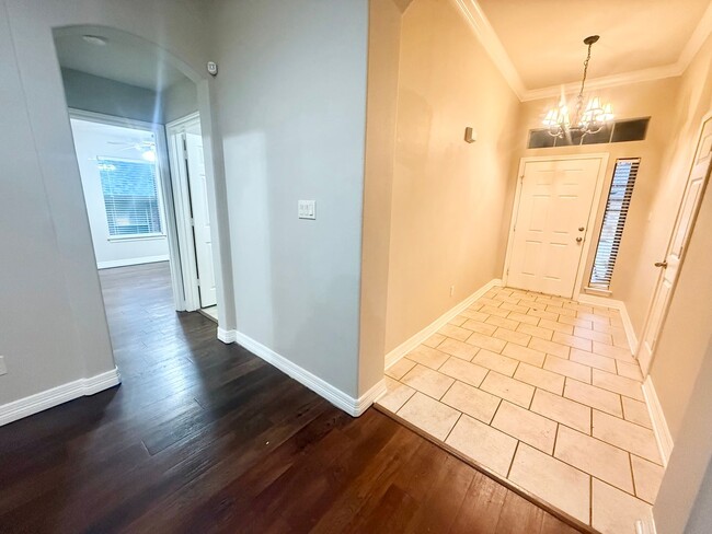 Building Photo - 4 bedroom near South Tyler!