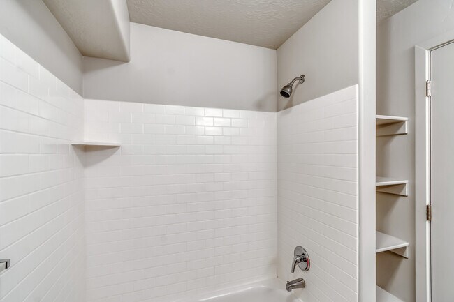Building Photo - 1081 W 993 N