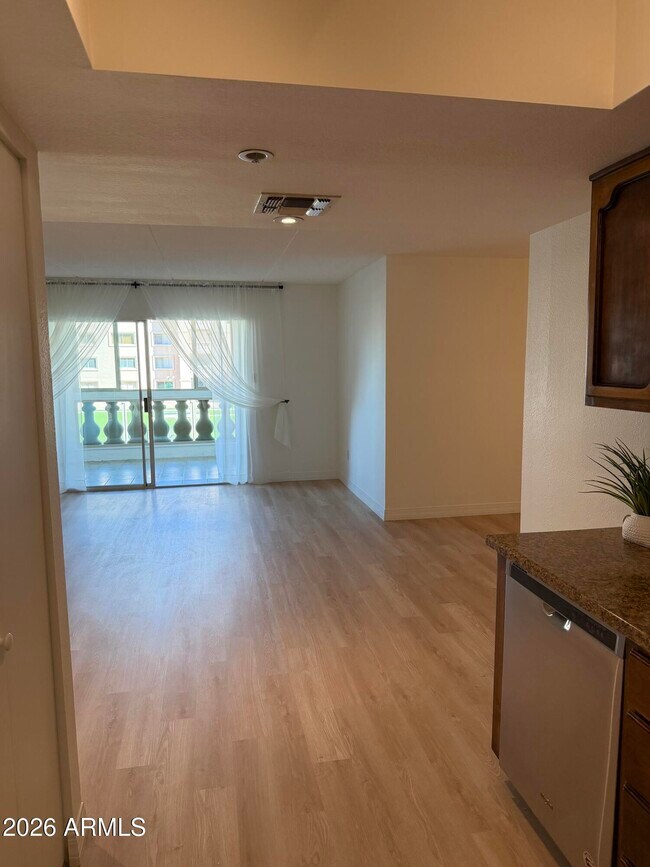 Building Photo - 7950 E Camelback Rd