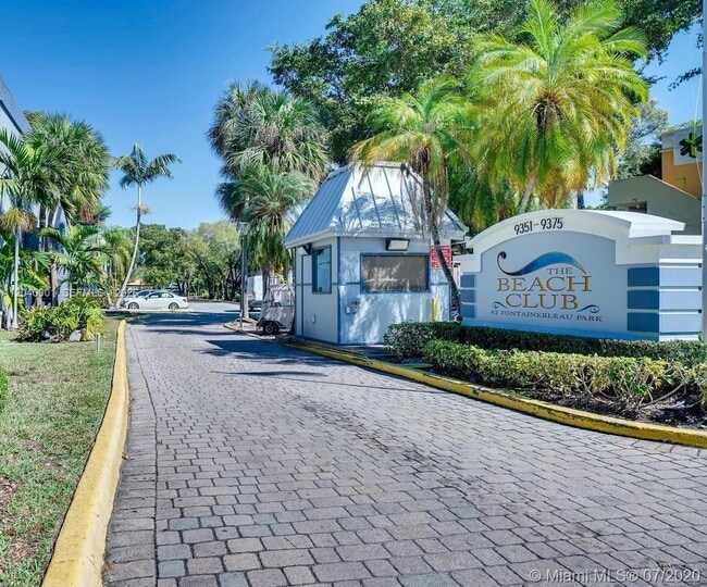Building Photo - 9369 Fontainebleau Blvd