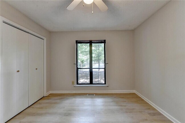 Building Photo - 5100 Forest Mist Dr