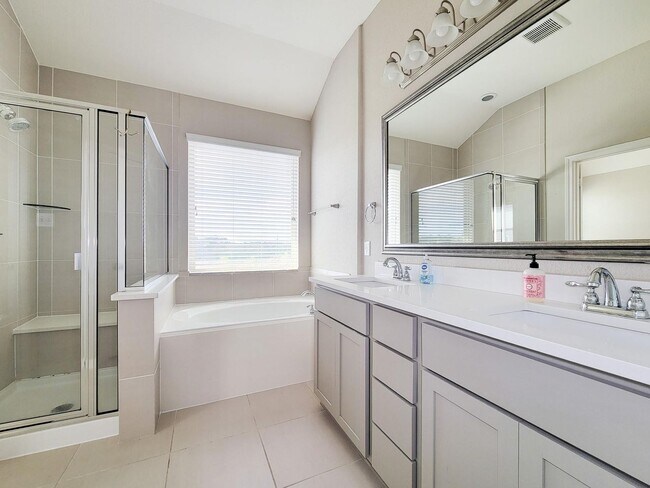 Building Photo - 219 Biltmore Loop