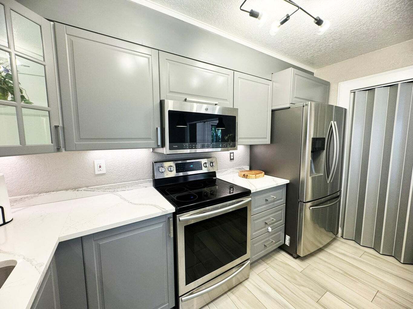 Building Photo - 321 Sandtree Dr