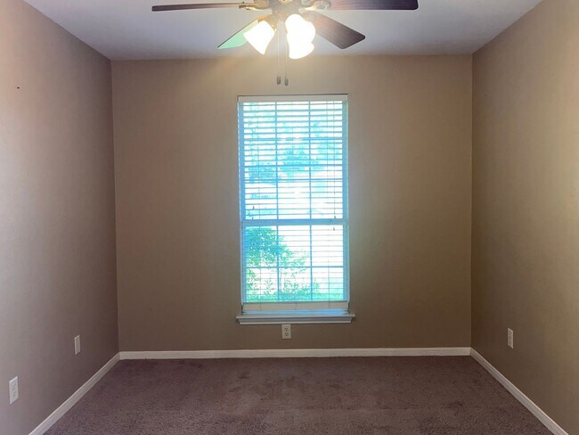 Building Photo - 4 BEDROOM BELTON ISD