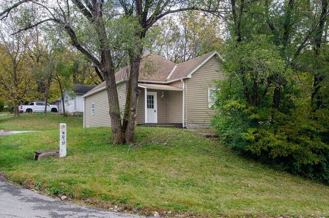 Building Photo - 2 Bed 1 Bath House