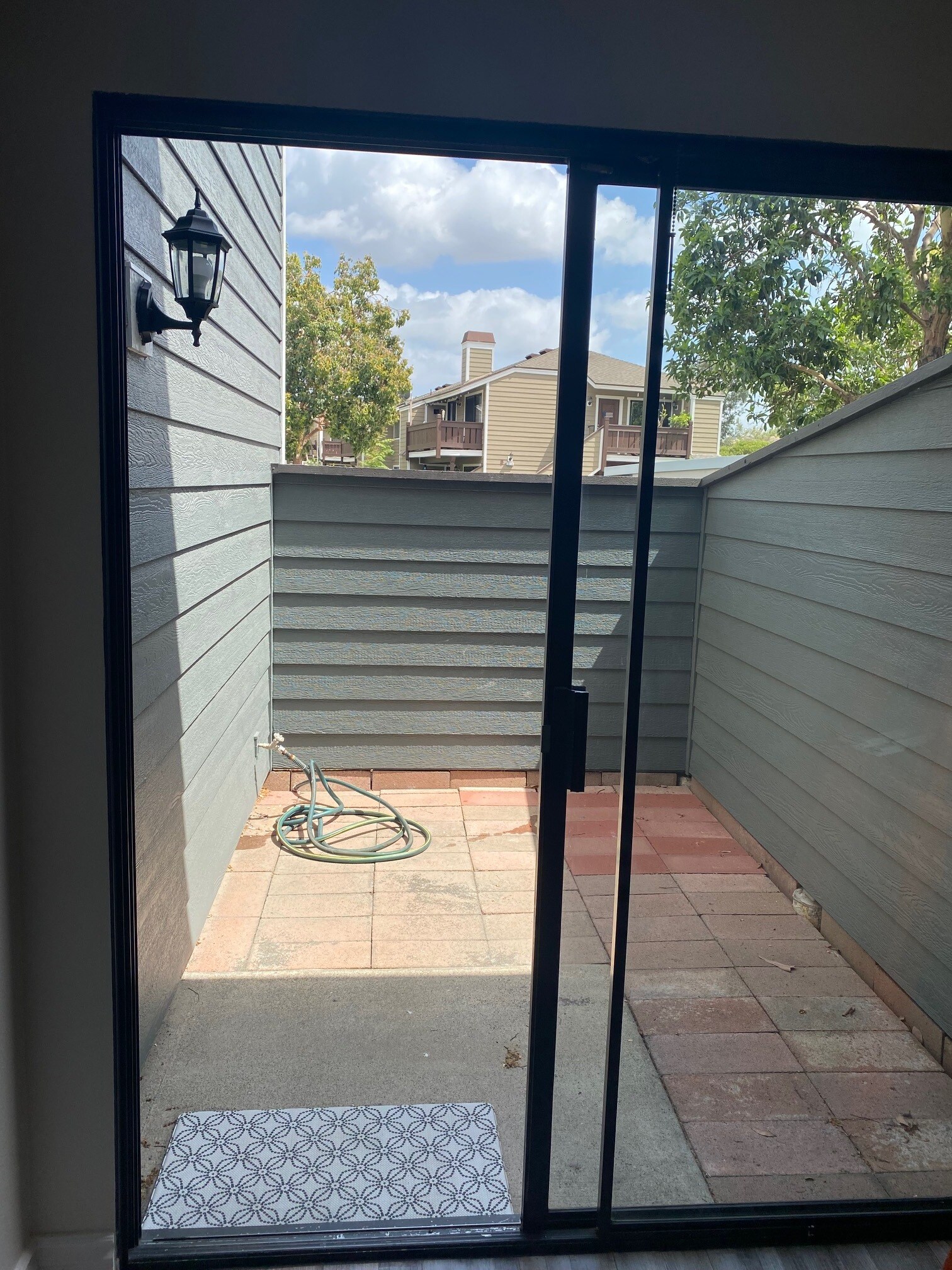 Private patio - 19121 Parkland St
