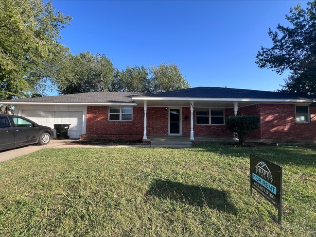 Building Photo - 735 NW 5th St