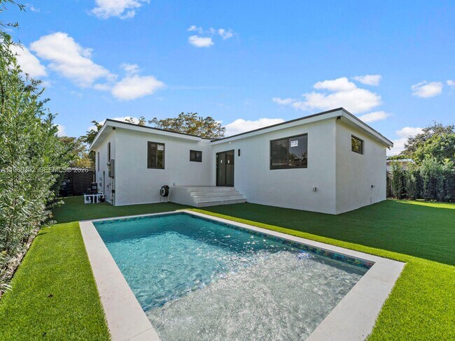 Building Photo - 5841 SW 13th St