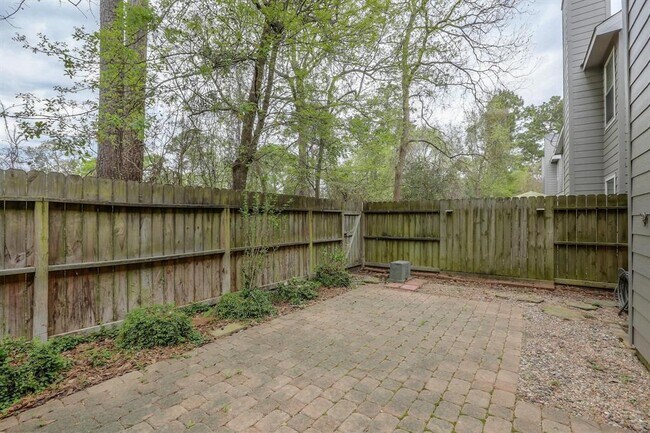 Building Photo - 131 N Villa Oaks Dr