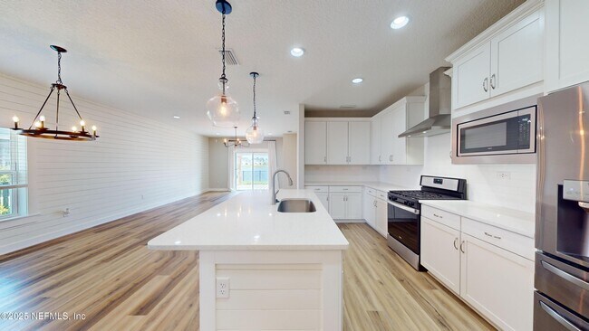 Building Photo - 257 Windermere Way