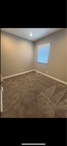 Building Photo - 86 Edward Dr