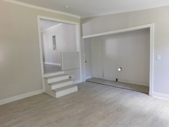 Building Photo - 304 Avenue A