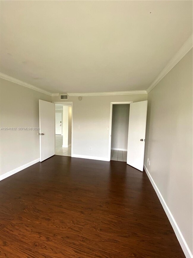 Building Photo - 9280 Fontainebleau Blvd