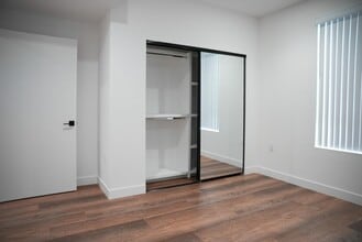 Building Photo - 8940 Reseda Blvd