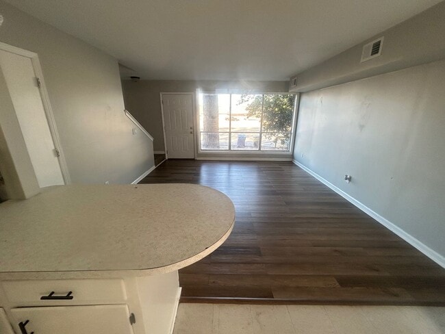 Building Photo - 1017 Leaphart St