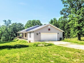 Building Photo - Spacious Countryside House