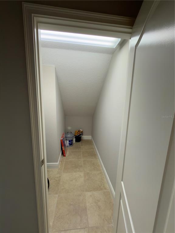 Building Photo - 15537 Honeybell Dr
