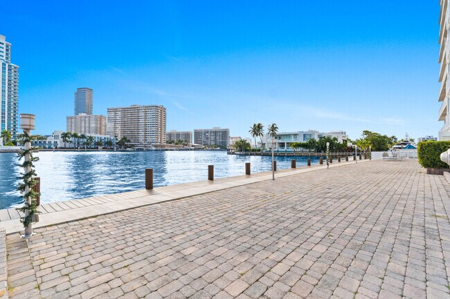 Building Photo - 121 Golden Isles Dr