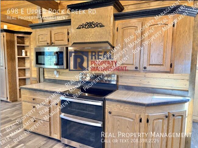 Building Photo - 698 E Upper Rock Creek Rd