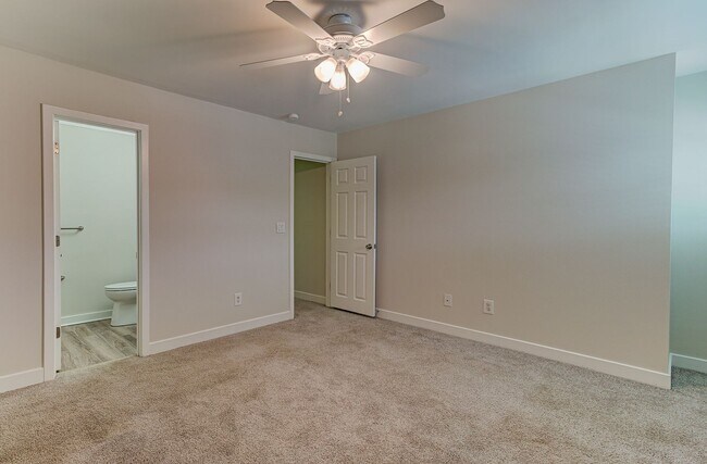 Building Photo - Condo in Tara Court Available for Rent!
