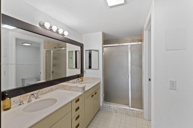 Building Photo - 161 Crandon Blvd