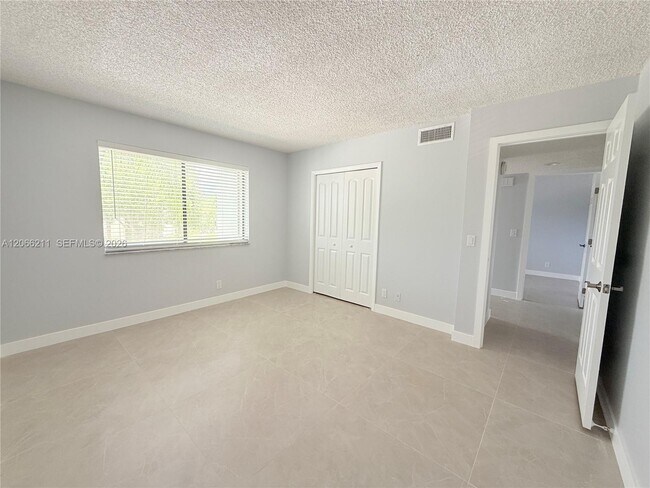 Building Photo - 16511 Blatt Blvd