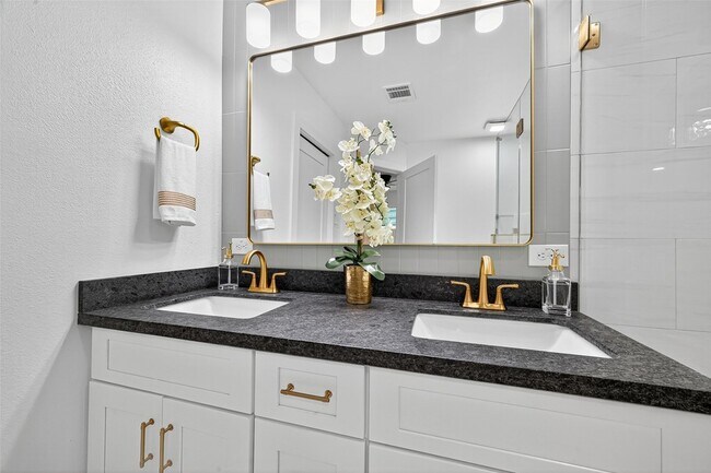 Building Photo - 4030 Woodshire St