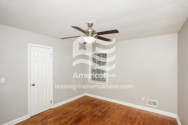 Building Photo - 1605 Edgemore Rd