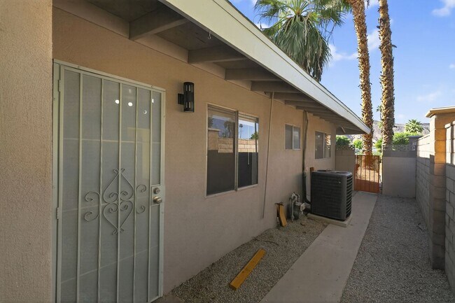 Building Photo - 44440 Acacia Dr