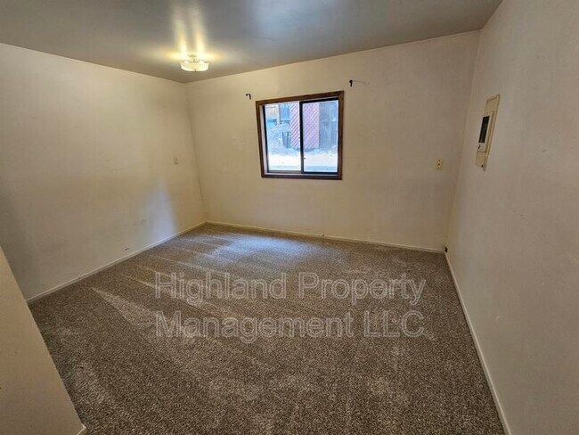 Building Photo - 1170 NE Harvey Rd