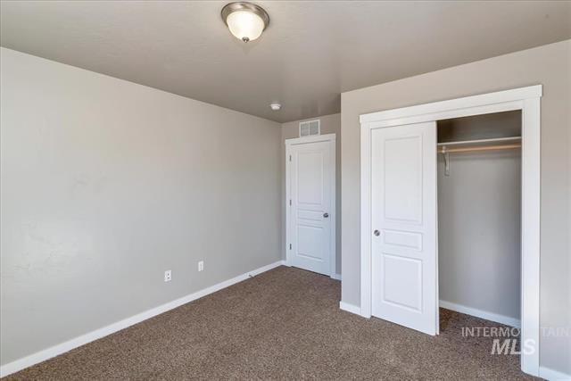 Building Photo - Hole In One Place