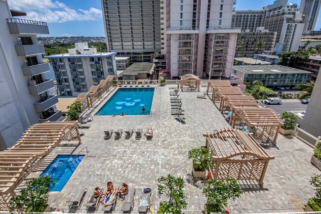 Building Photo - Island Colony 1-Bed 1-Bath, Sweeping Mount...