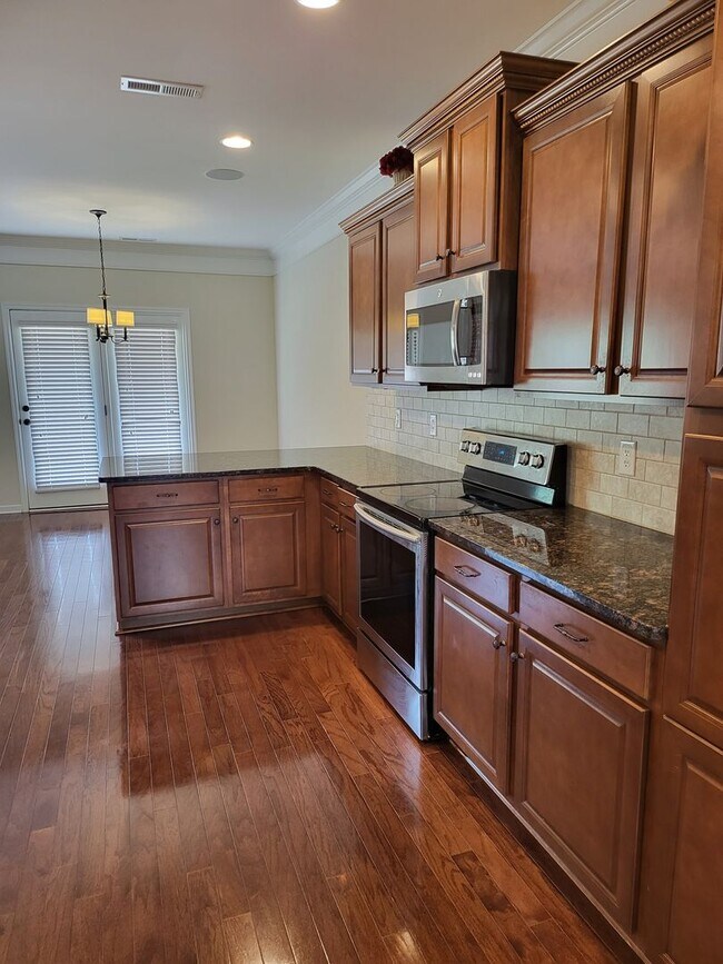 Building Photo - 284 Big Oak Ln